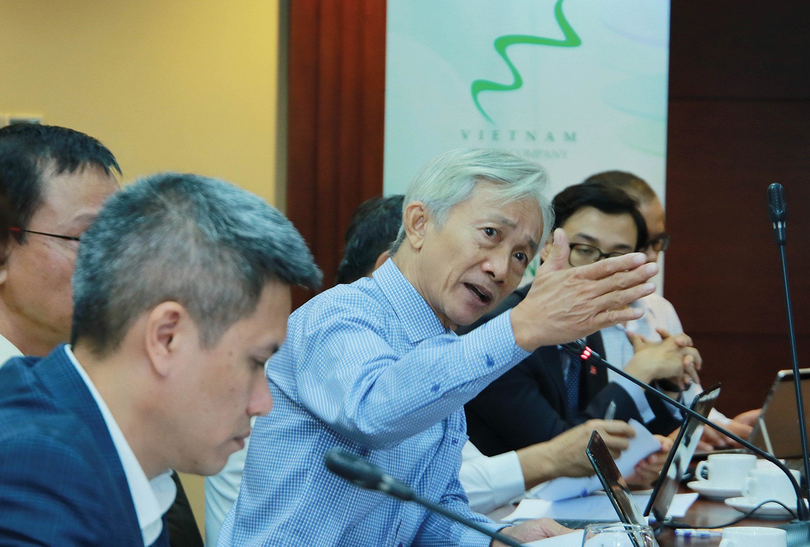 hoi-dong-binh-chon-lam-viec-cong-tam-nghiem-tuc-tim-ra-cac-bao-cao-thuong-nien-xung-dang-nhat-dat-giai hoi-dong-binh-chon-lam-viec-cong-tam-nghiem-tuc-tim-ra-cac-bao-cao-thuong-nien-xung-dang-nhat-dat-giai